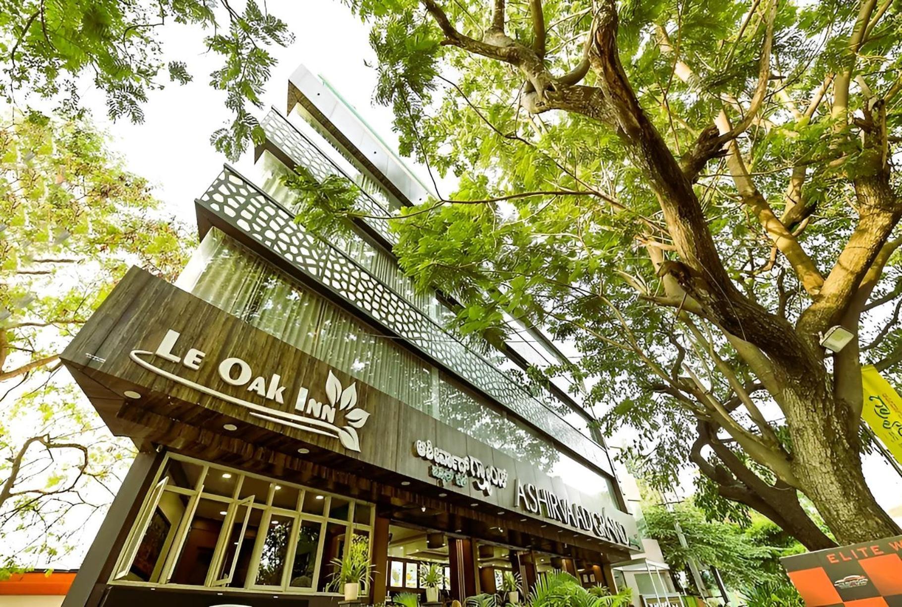 Le Oak Inn Mysore Exterior photo